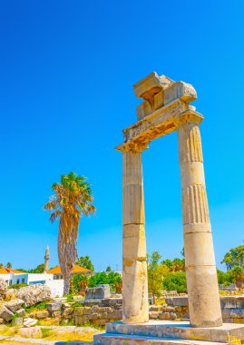 Antik sütunlar içinde Kos Adası Yunanistan