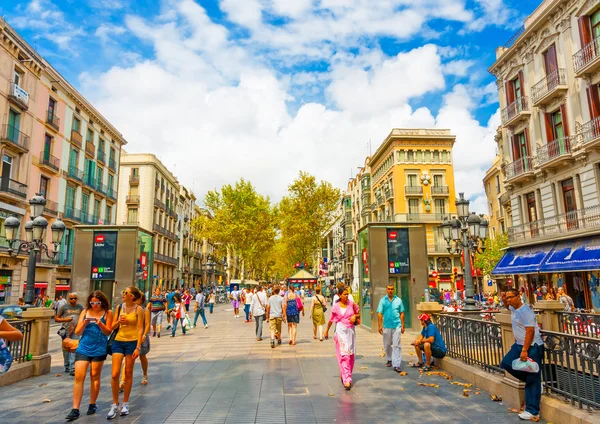 La famosa calle Ramblas —  Fotos de Stock