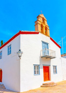 küçük eski kilise