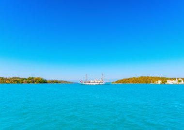 Eski geleneksel beyaz tekne