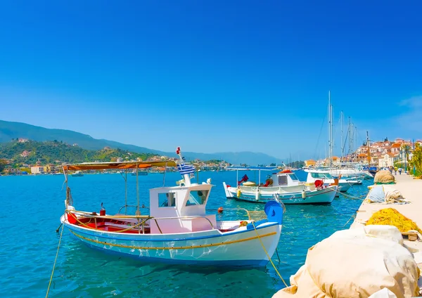 Barcos tradicionales en la isla de Poros —  Fotos de Stock