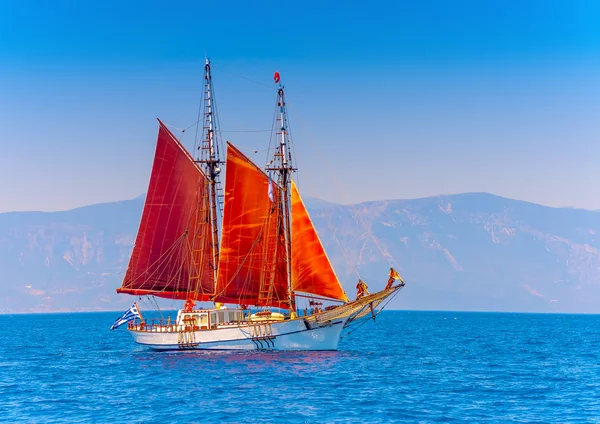 Stary klasyczne drewniane łódź — Zdjęcie stockowe
