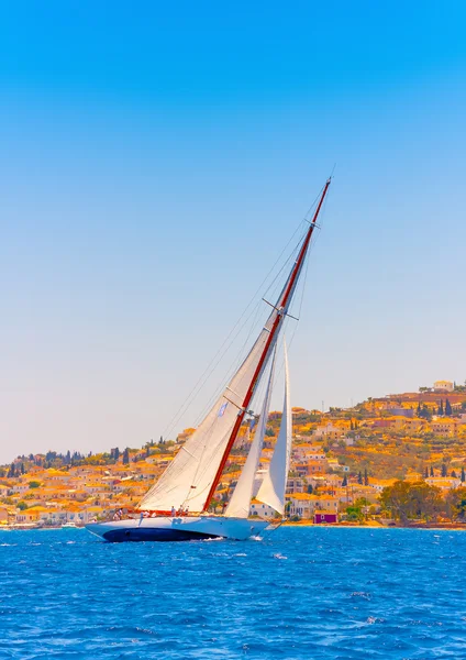 Rennsegelboot aus Holz — Stockfoto