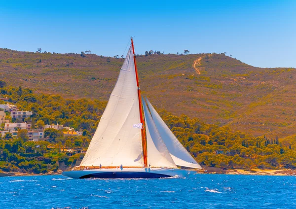 Bateau à voile de course en bois — Photo