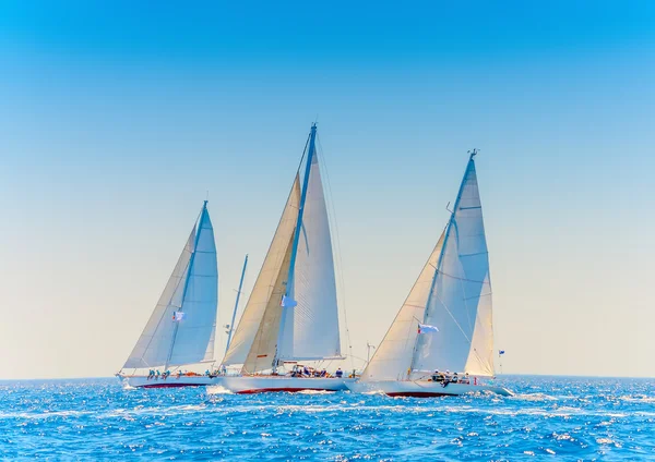 Racing sailing boats — Stock Photo, Image