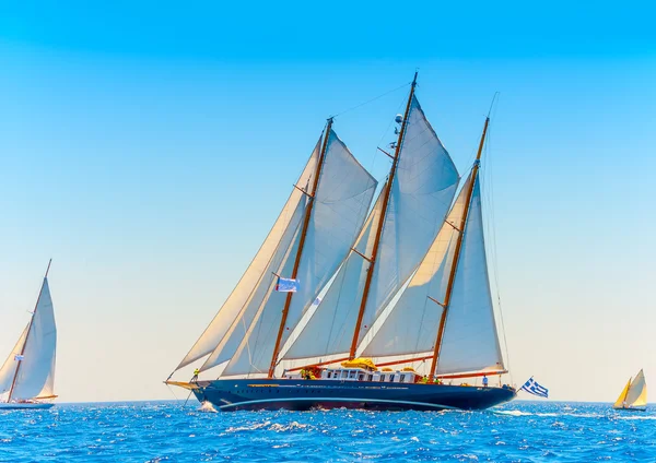 Yarış yelkenli tekne
