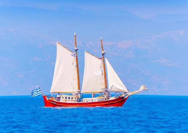 ahşap kırmızı Yunan tekne