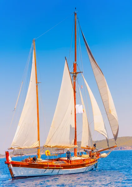 Klassieke houten zeilboot — Stockfoto