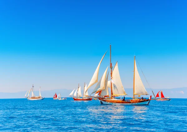 Klassische Holzsegelboote — Stockfoto