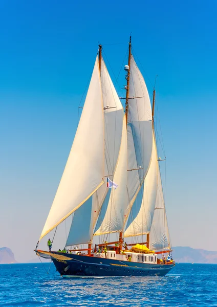 Barco de vela de corrida de madeira — Fotografia de Stock