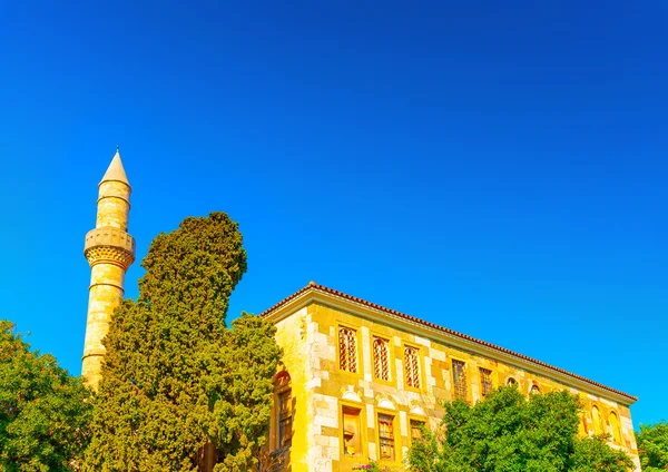 Edifício velho com mesquita — Fotografia de Stock