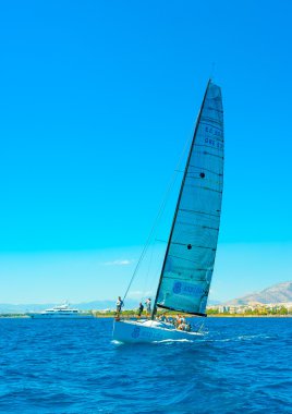 Yarış yelkenli tekne
