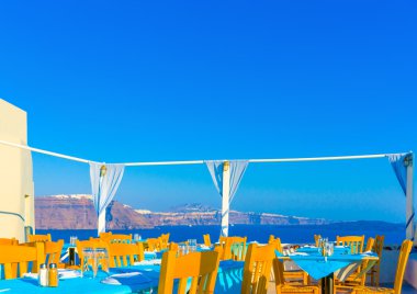 Yunanistan'da bir terasından görüntülemek