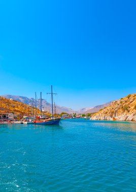 Geleneksel ahşap büyük yelkenli tekne