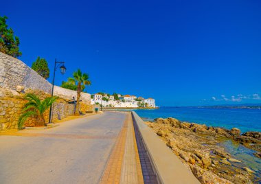 eski evleri ve yolda Spetses