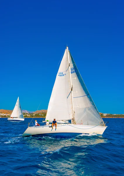 Racing segelbåtar under en regatta — Stockfoto