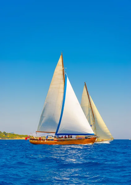 Klasyczne drewniane łodzie żaglowe — Zdjęcie stockowe