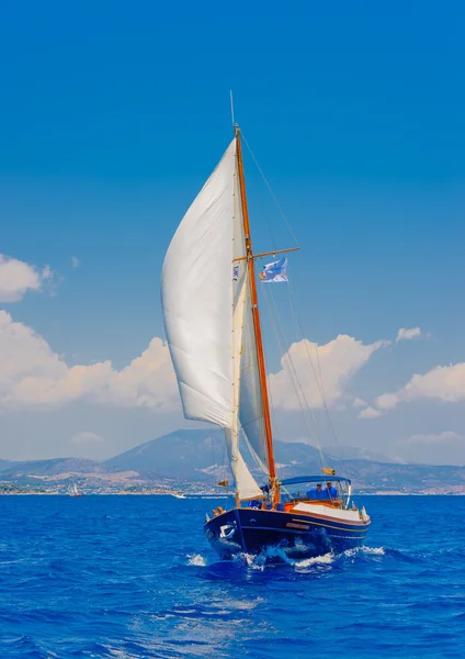 Vela na ilha de Spetses na Grécia — Fotografia de Stock