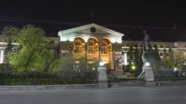 Ural Devlet Üniversitesi'nde gece, Yekaterinburg, Rusya, zaman atlamalı (hiper sukut)