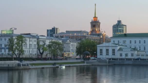 Day night transition on waterfront. Yekaterinburg, Time lapse (Hyper lapse) — Stock Video