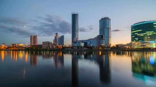 Waterfront, Yekaterinburg City, Rusya Federasyonu, zaman atlamalı (hiper sukut Sunrise) — Stok video