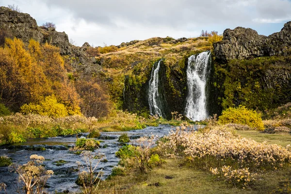 Piękny wodospad z rzeki — Zdjęcie stockowe