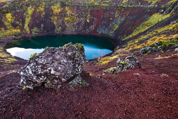 Kerid Islandská modrá sopečné Kráterové jezero — Stock fotografie