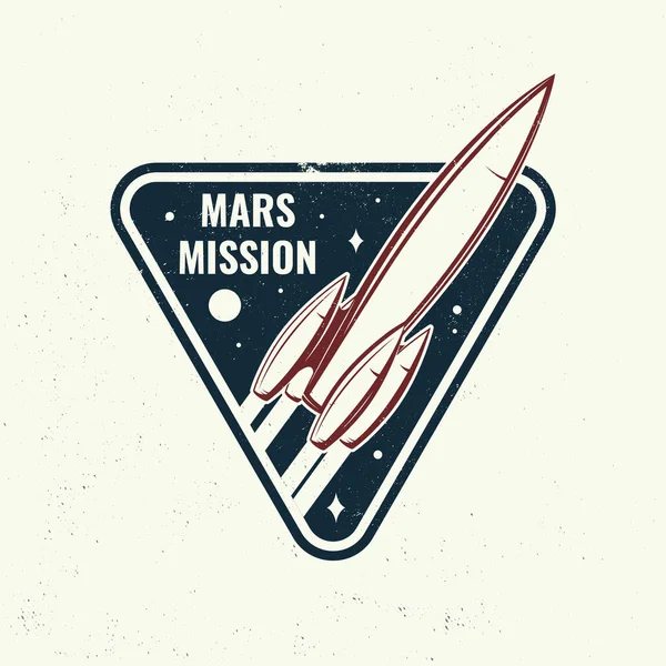 Mars logo de la mission, insigne, chemise, t, design, impression. Vecteur. Concept pour chemise, imprimé, timbre, superposition ou gabarit. Design typographique vintage avec fusée spatiale et silhouette de mars. — Image vectorielle