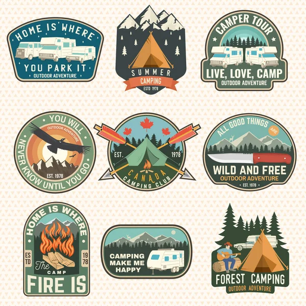 Ensemble d'insignes de camping rv, patchs. Vecteur. Concept pour chemise ou logo, imprimé, timbre ou tee-shirt. Design typographique vintage avec camping-car camping-car, silhouette de remorque de camping. — Image vectorielle