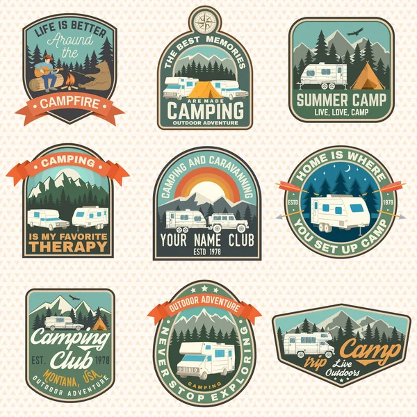 Set camperbadges, patches. Vector. Concept voor shirt of logo, bedrukking, stempel of tee. Vintage typografie ontwerp met camper, campingtrailer silhouet. — Stockvector