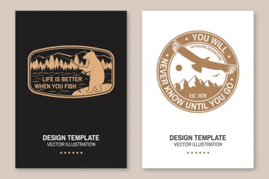Balık tutunca hayat daha güzel oluyor. Gidene kadar asla bilemeyeceksin. Vektör. El ilanı, broşür, afiş, uçan akbaba, balıkçı ayı, dağlar, gökyüzü ve orman silueti olan poster tasarımı.