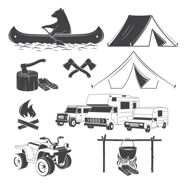 Set von Wander- und Campingsymbolen isoliert auf weißem Hintergrund. Vektor. Set umfasst Auto, Quad, Kajak, Topf auf dem Feuer, Axt, Bär, Zelt, Lagerfeuer, Kanu Silhouette — Stockvektor