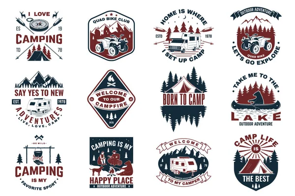 Set von Campingplaketten mit Designelement. Vektor. Konzept für Hemd oder Logo, Druck, Stempel oder Tee. — Stockvektor