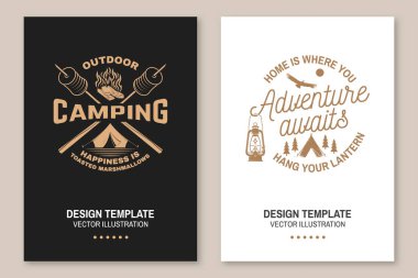 Mutlu kampçı. Mutluluk kızarmış şekerlemedir. Vector Flyer, broşür, afiş, kamp çadırı, kamp ateşi, çubuk siluetinde lokum olan poster tasarımı. Gömlek ya da baskı, pul ya da tee için kavram