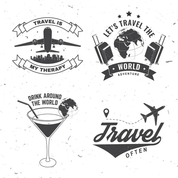 Σύνολο ταξιδιωτικών σημάτων, λογότυπο Ταξιδιωτική έμπνευση αποσπάσματα με σφαίρα, αεροπλάνο, βαλίτσα και κοκτέιλ σιλουέτα. Εικονογράφηση διανύσματος. Κίνητρο για ταξιδιωτική τυπογραφία αφίσας. — Διανυσματικό Αρχείο