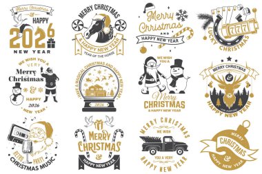 Mutlu Noeller ve mutlu yıllar damgası, çıkartması, yaması. Klasik baskı, logo, Noel Baba, Elf, kumarhane zarları, kardan adam, poker kartı, kumar makineleri ve şeker kamışı. Vektör
