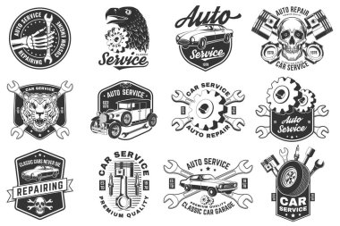 Otomatik servis logosu, amblemler, rozetler ve simgeler. Vektör. Servis arabası tamiri, restorasyon ve araba kulübü tasarım elementleri