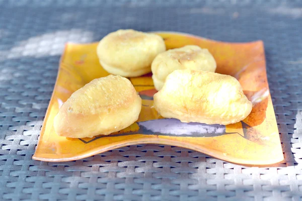 Torte con crosta croccante su un piatto  . — Foto Stock