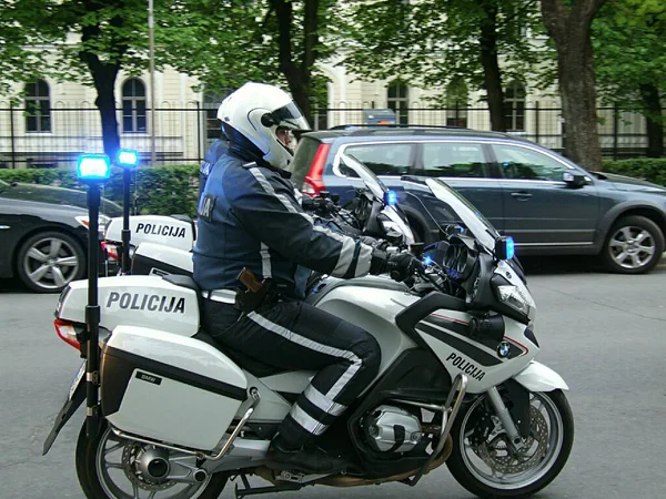 Латвия Рига Сотрудники Милиции Улицах Риги — стоковое фото