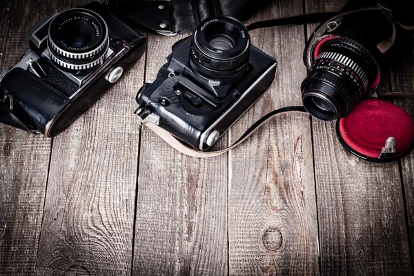 Lente y cámara antiguas . — Foto de Stock