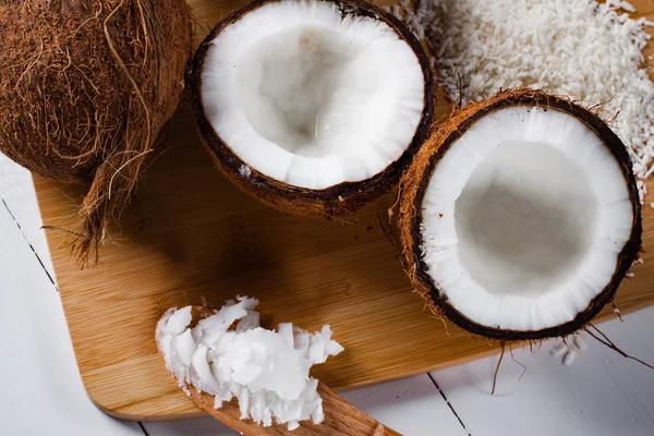 Noce di cocco su sfondo bianco. — Foto Stock