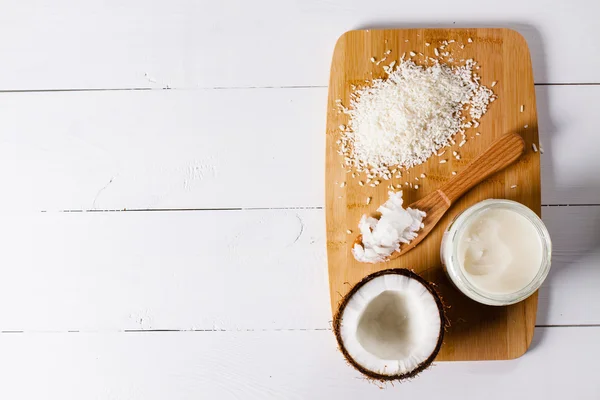 Noce di cocco su sfondo bianco. — Foto Stock