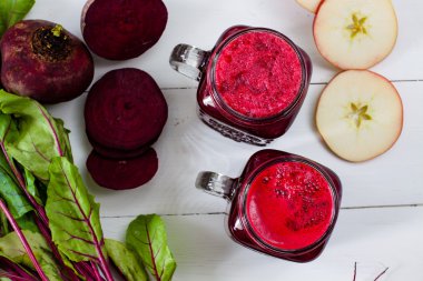 Taze kırmızı yüzlü.