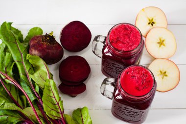 Taze kırmızı yüzlü.