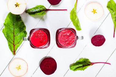 Taze kırmızı yüzlü.