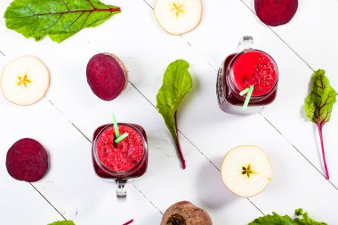 Taze kırmızı yüzlü.