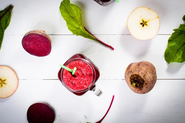 Taze kırmızı yüzlü.