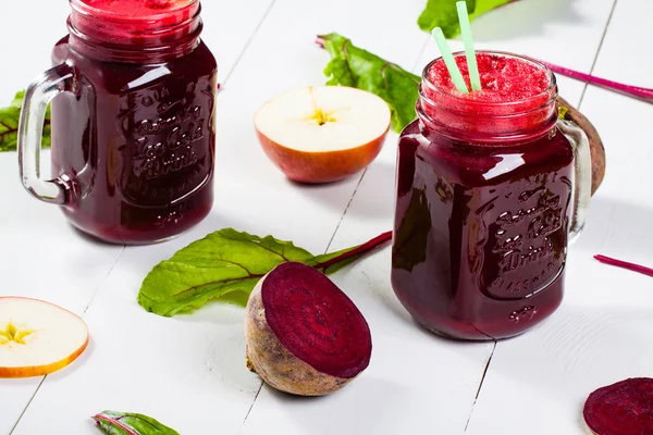 Taze kırmızı yüzlü.