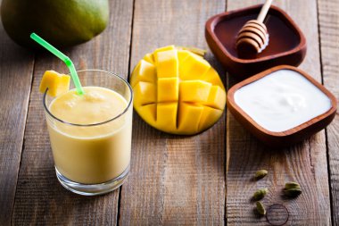 Mango lassi bardak. 