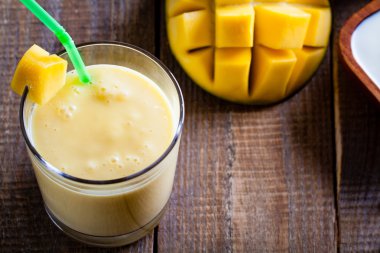Mango lassi bardak. 